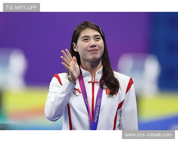 十五运会：张雨霏夺得女子50米蝶泳冠军